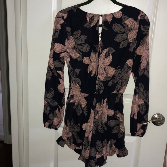 Women’s Long Sleeve Floral Romper - Picture 5 of 10